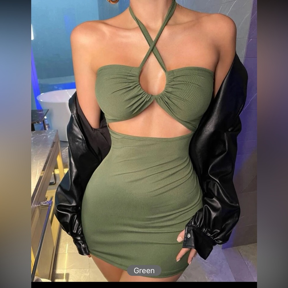 BRAND NEW Halterneck Tied Backless Cut-out
Bodycon Dress Size M.